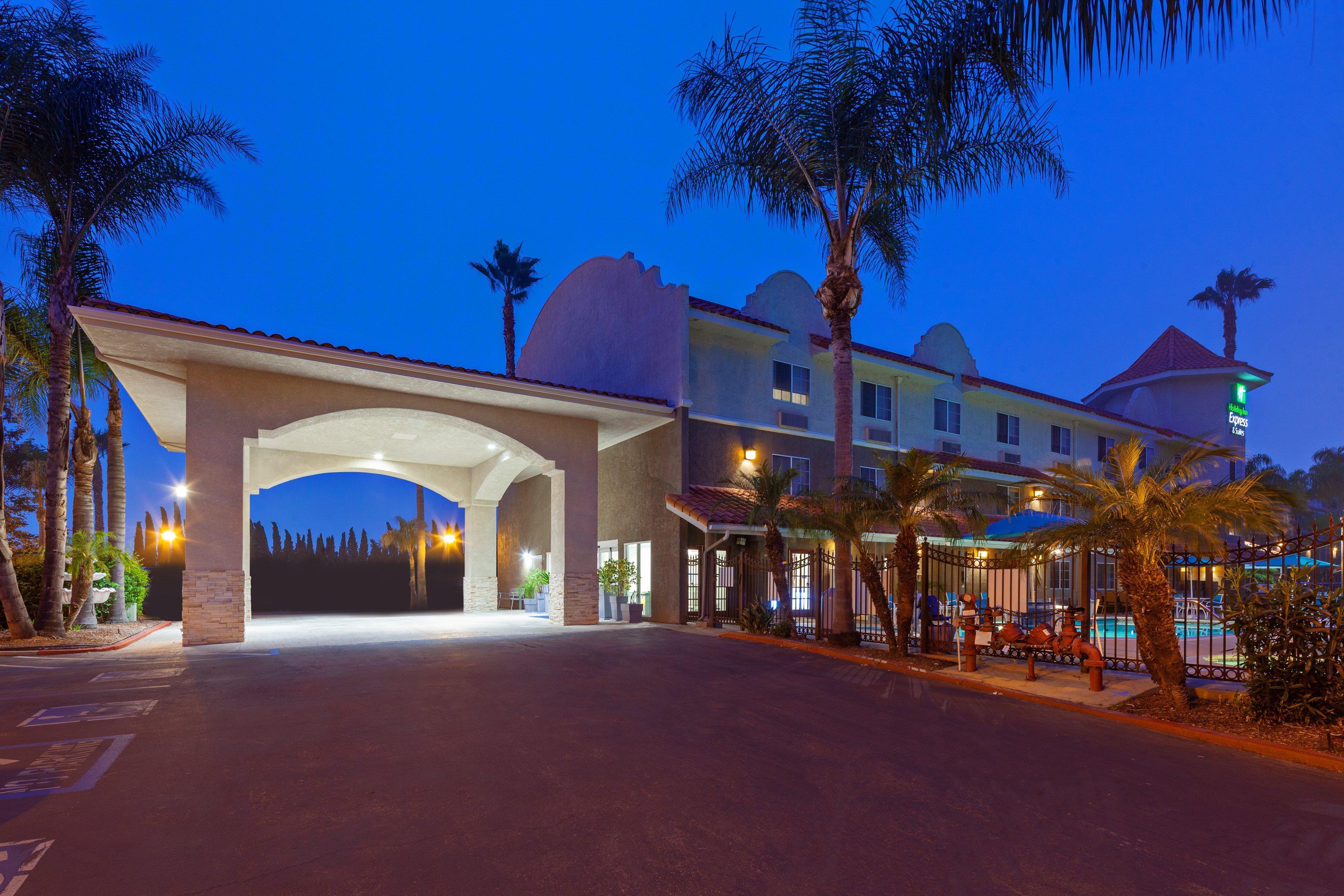 Holiday Inn Express Hotel & Suites San Diego-Escondido By Ihg Екстериор снимка
