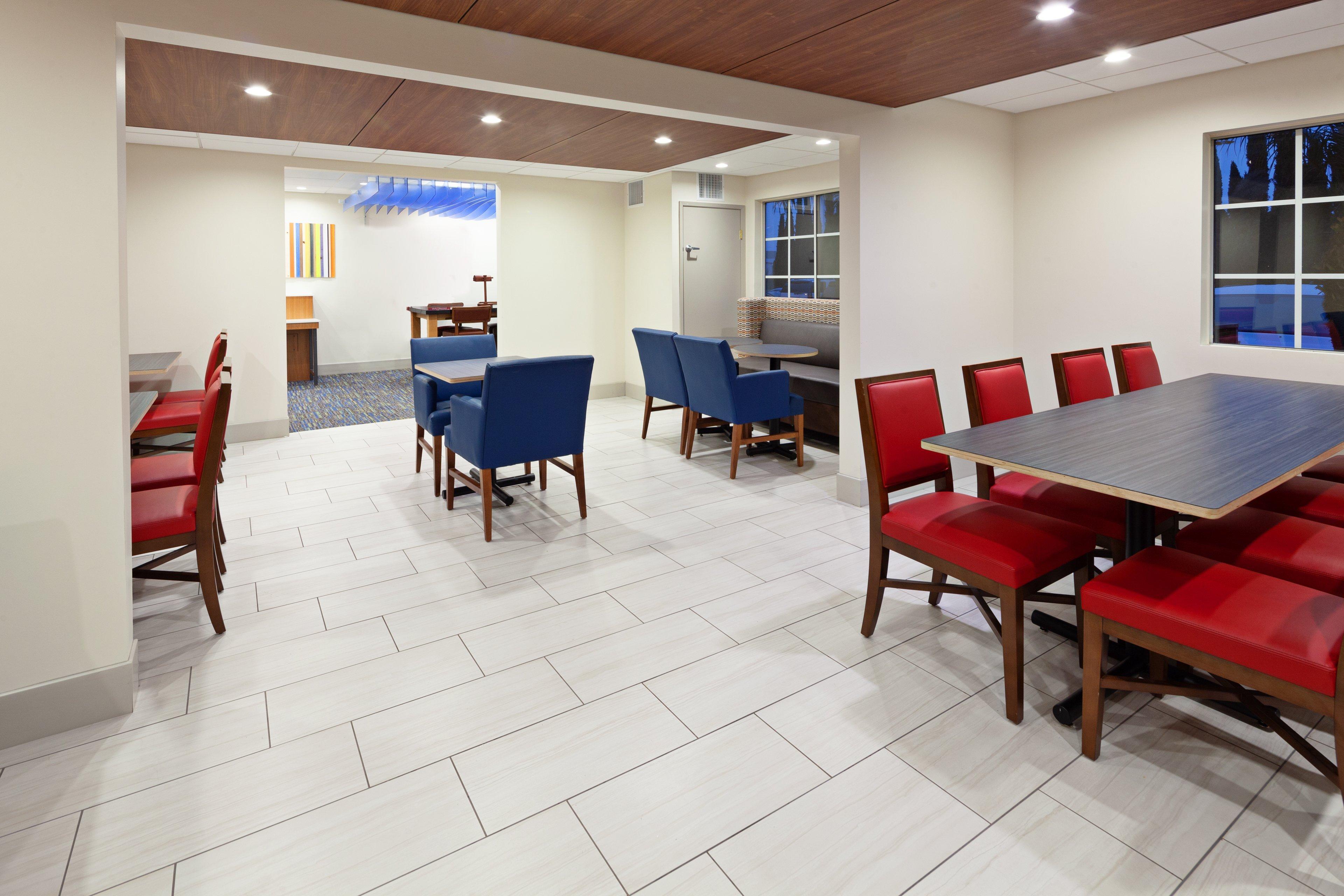 Holiday Inn Express Hotel & Suites San Diego-Escondido By Ihg Екстериор снимка