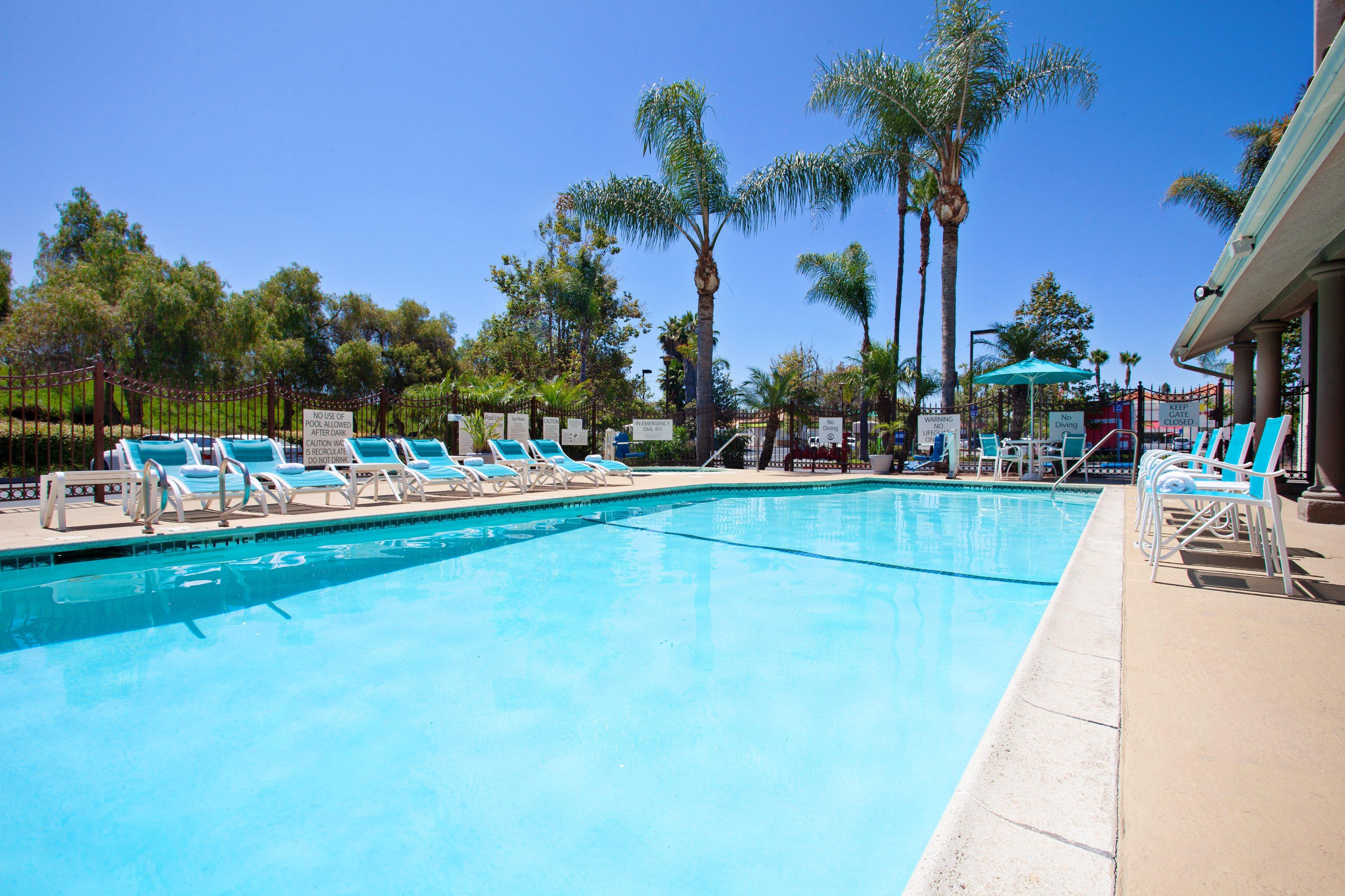 Holiday Inn Express Hotel & Suites San Diego-Escondido By Ihg Екстериор снимка