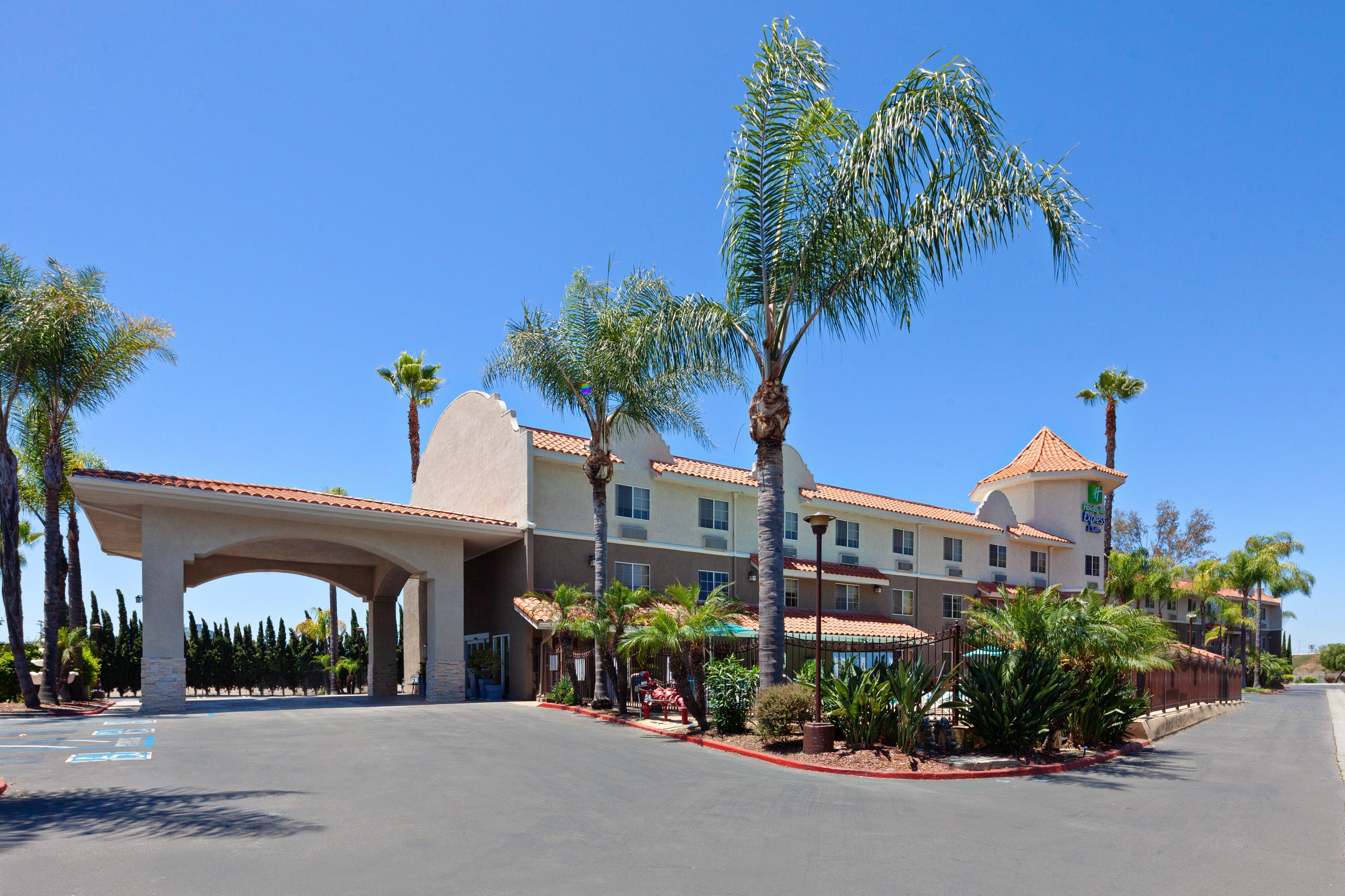 Holiday Inn Express Hotel & Suites San Diego-Escondido By Ihg Екстериор снимка