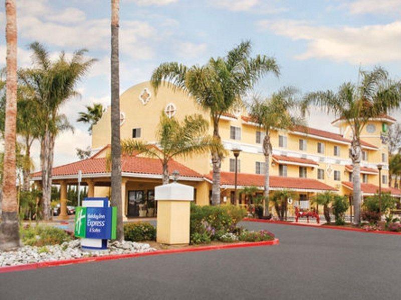 Holiday Inn Express Hotel & Suites San Diego-Escondido By Ihg Екстериор снимка