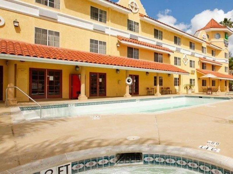 Holiday Inn Express Hotel & Suites San Diego-Escondido By Ihg Екстериор снимка