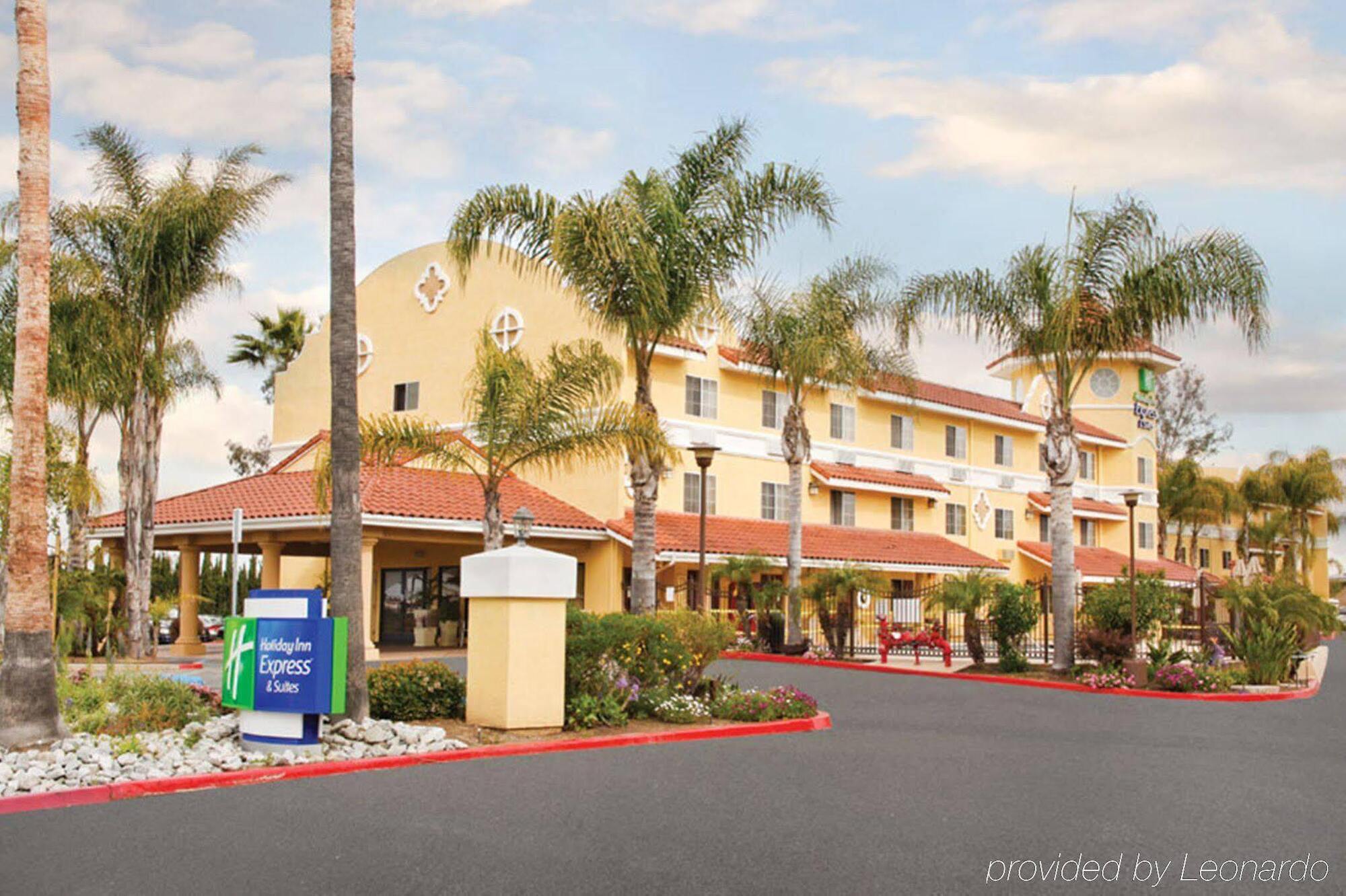 Holiday Inn Express Hotel & Suites San Diego-Escondido By Ihg Екстериор снимка