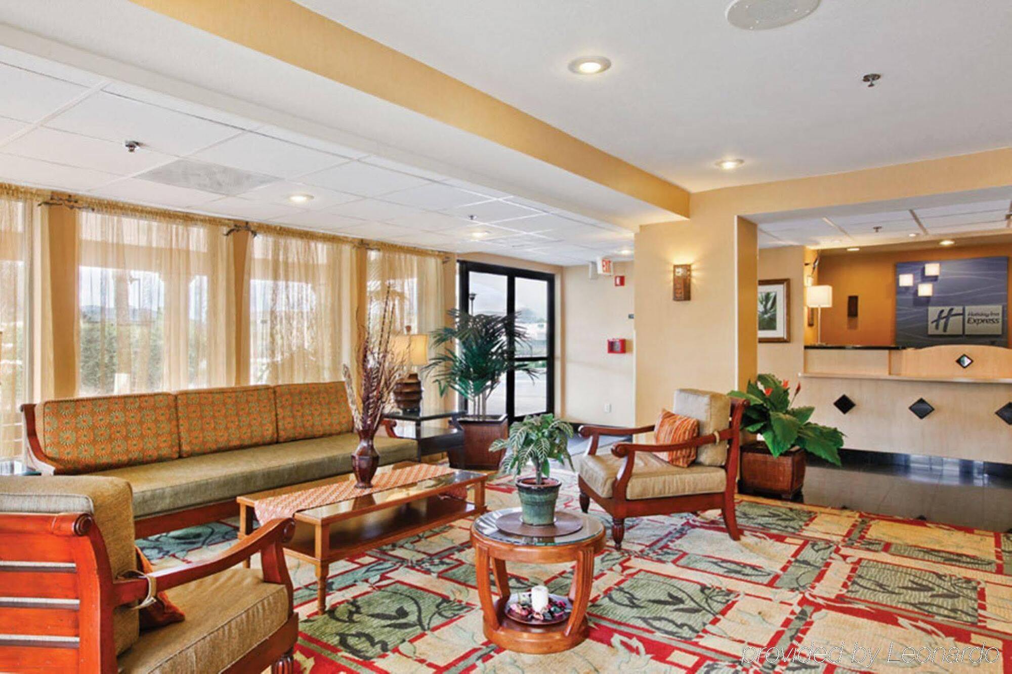Holiday Inn Express Hotel & Suites San Diego-Escondido By Ihg Екстериор снимка