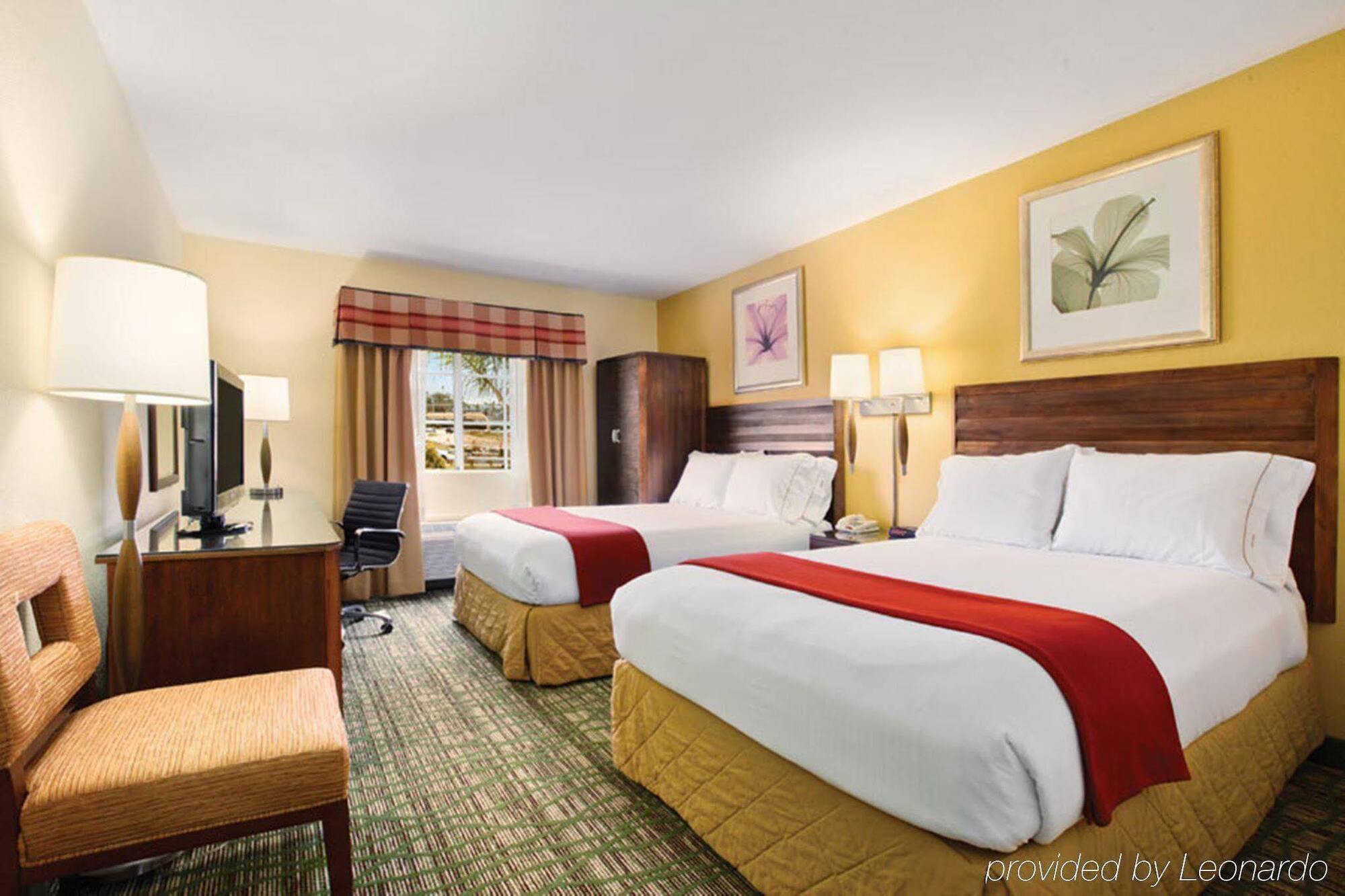 Holiday Inn Express Hotel & Suites San Diego-Escondido By Ihg Екстериор снимка